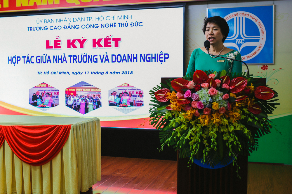 Bà Nguyễn Thị Lý - Hiệu trưởng TDC phát biểu trong Lễ ký kết