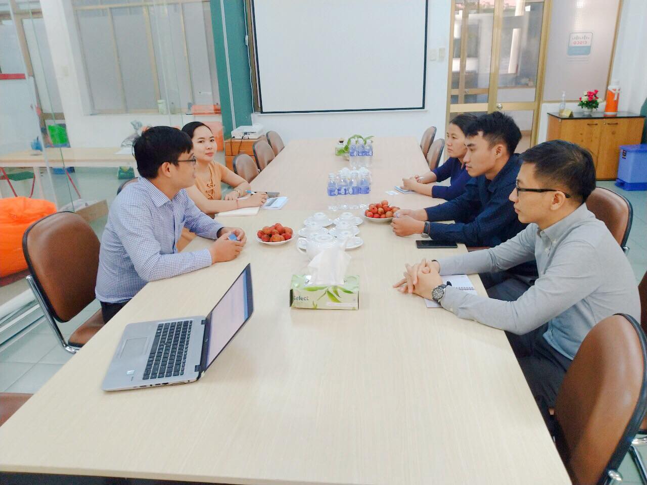 FIT-TDC trao đổi, thảo luận với đại dện trung tâm dữ liệu Đại Học Quốc Gia Tp.HCM