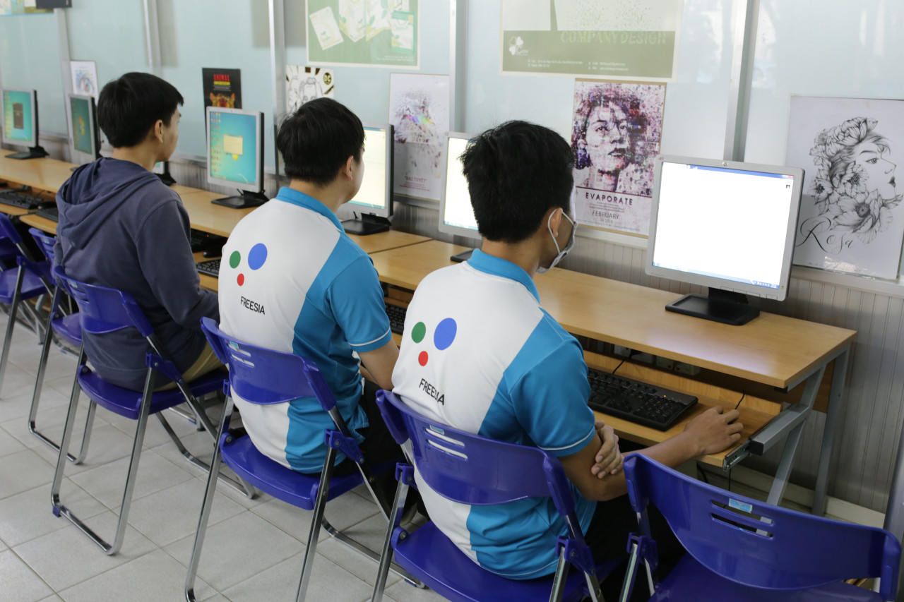 Các bạn sv chương trình Nhật tham gia cuộc thi