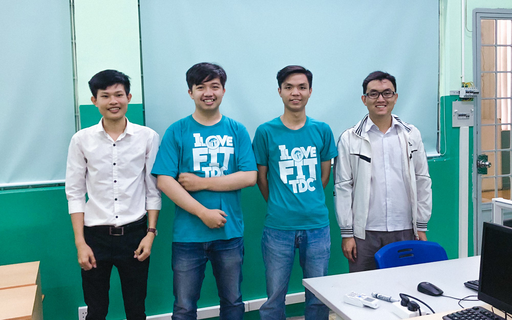 Từ trái sang: Sinh viên Huỳnh Tấn Tú - Trần Minh Phát - Huỳnh Nhật Minh Tiến - Phạm Ngọc Đại
