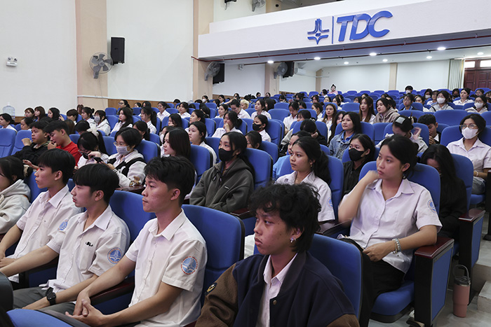Sinh viên ngành Tiếng Hàn Quốc – Khoa Đông phương tham dự buổi tiếp đón KOCHAM sáng nay