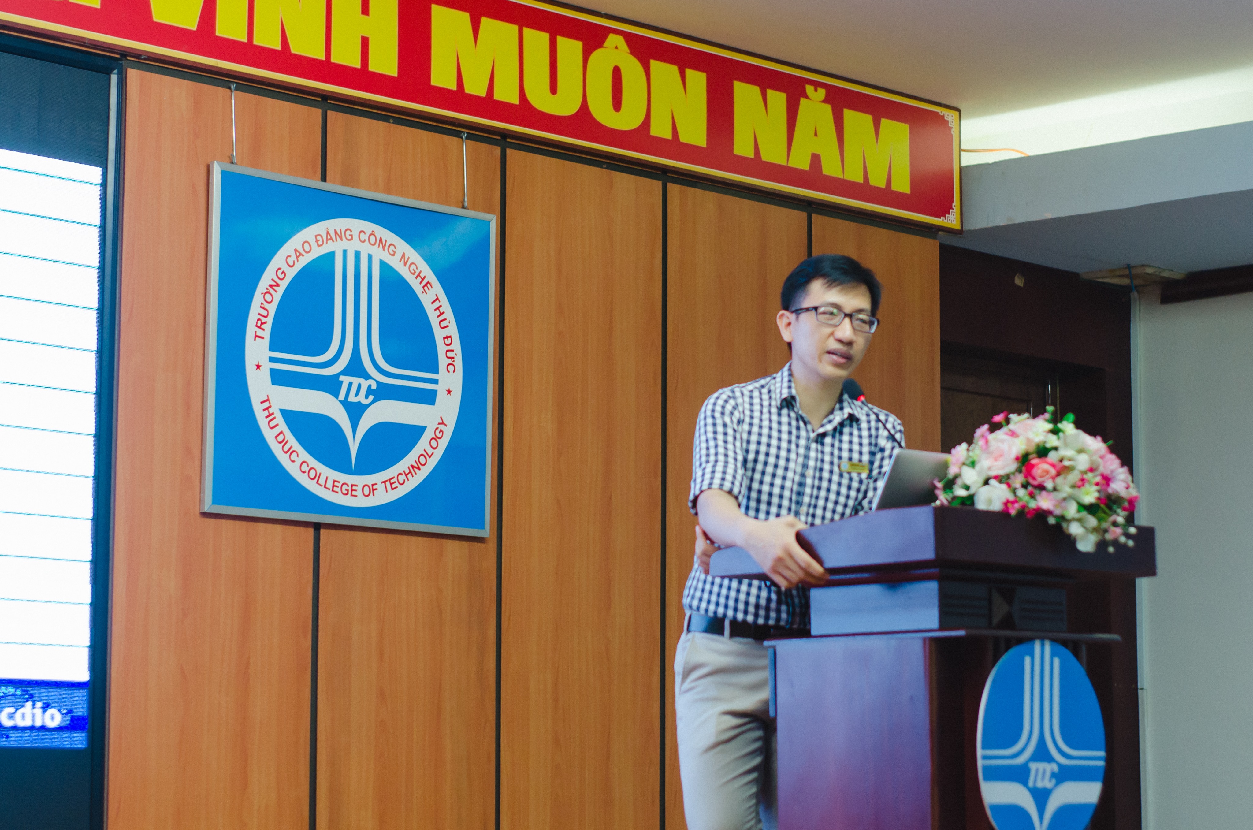 Thầy Nguyễn Huy Hoàng - TBM Công nghệ phần mềm chia sẻ cho sinh viên các kinh nghiệm khi thực tập tại doanh nghiệp.