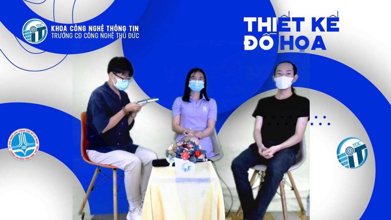 Hai bạn cựu sinh viên đang chia sẽ các kinh nghiệm của mình đến các bạn sinh viên