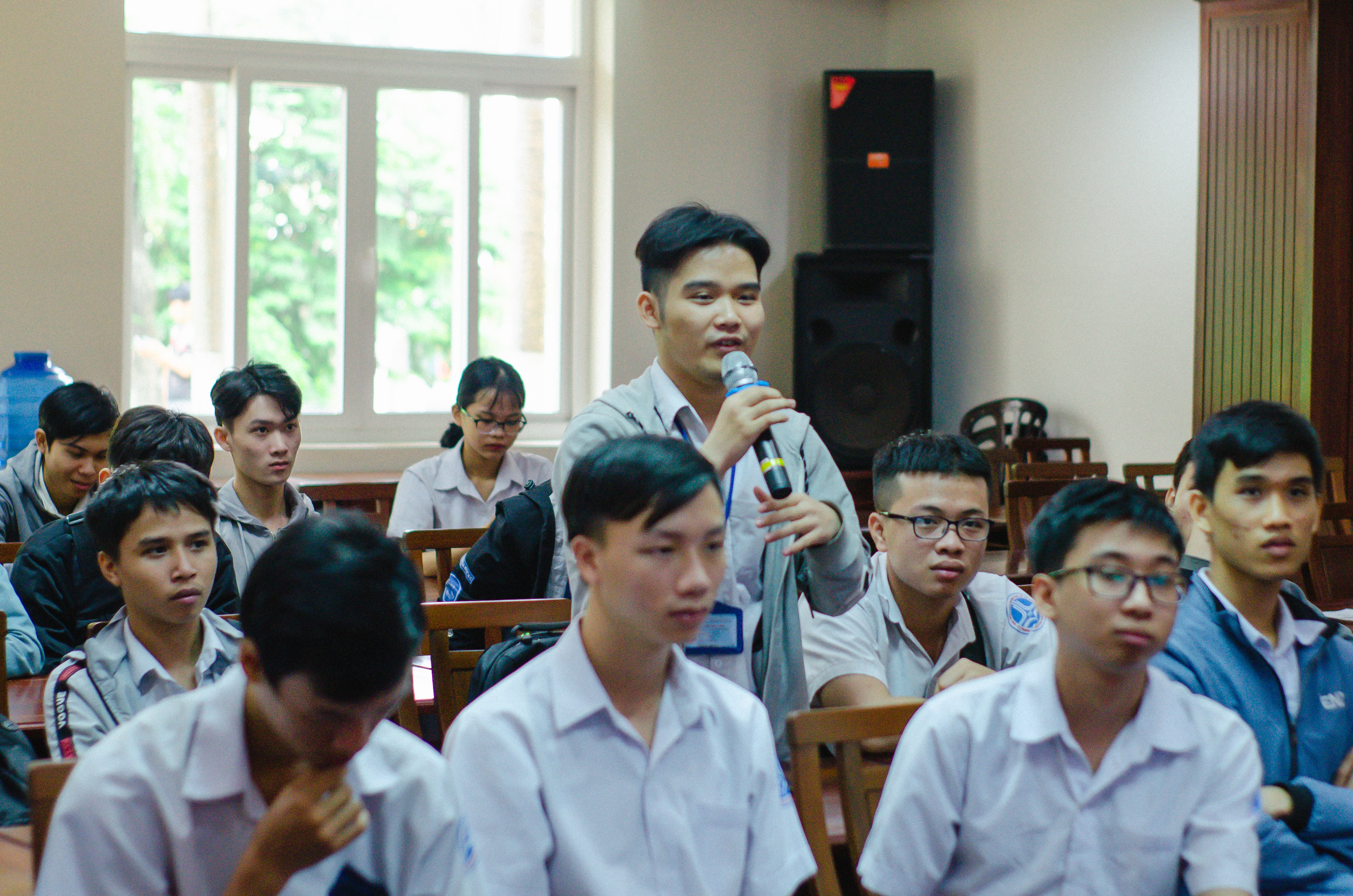 Sinh viên FIT-TDC giao lưu và đặt câu hỏi cùng đại diện các doanh nghiệp.