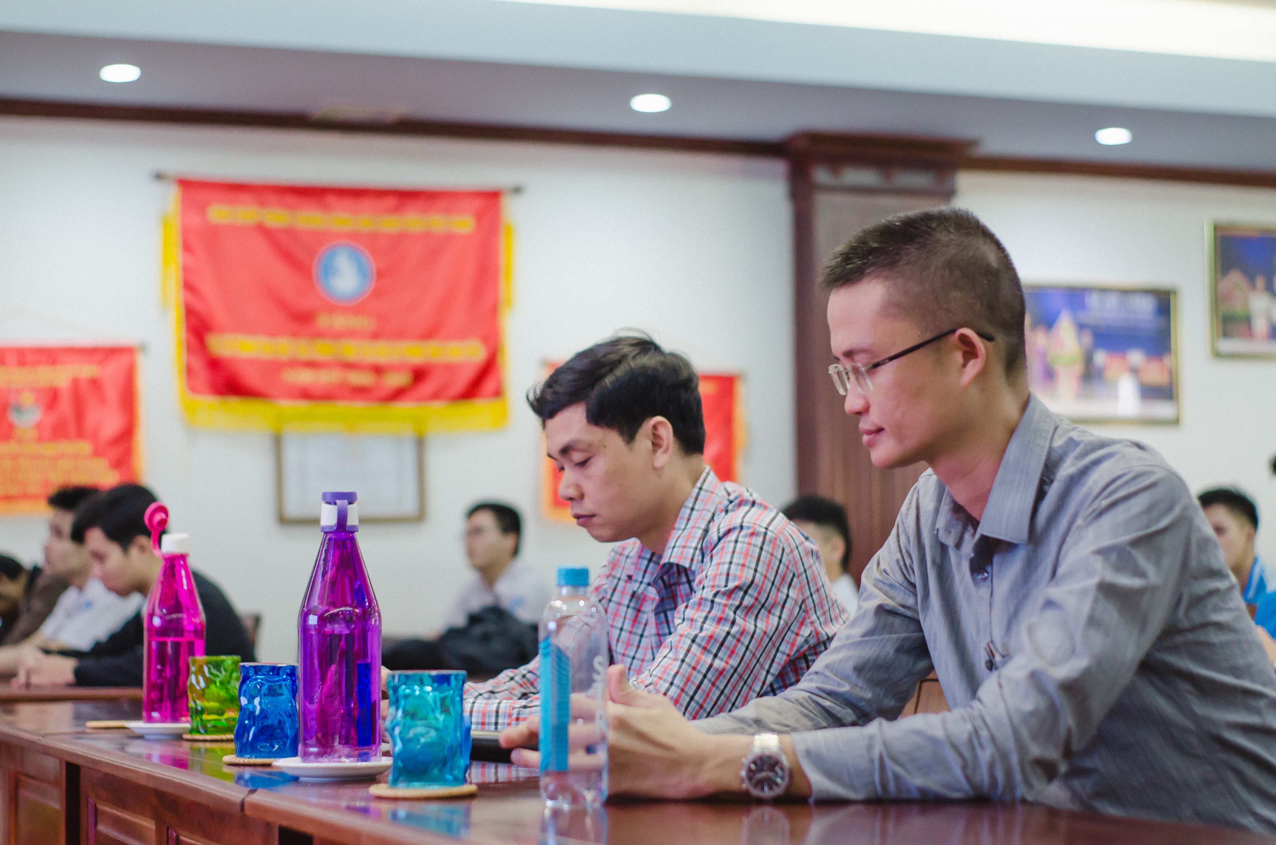 Từ trái sang: Ông Trần Thanh Hùng và Ông Trương Minh Sử Nhiên