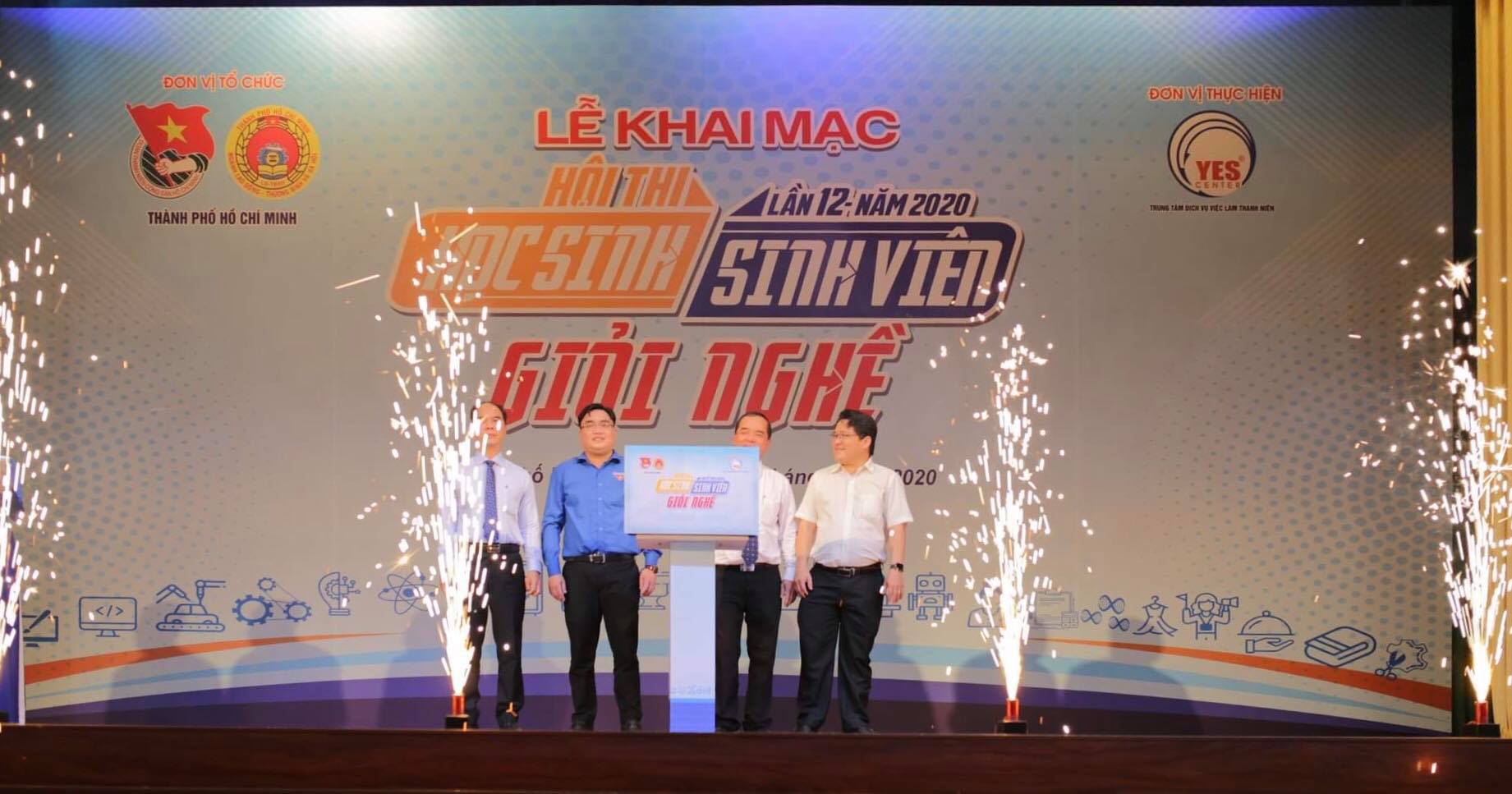 Nhấn nút khai mạc Hội Thi HSSV Giỏi Nghề 2020