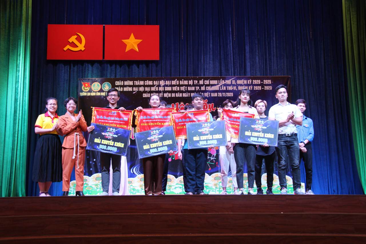 Khoa CNTT nhận giải thưởng