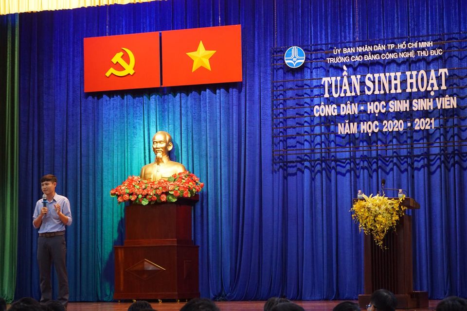 Thầy Nguyễn Thanh Vũ – TBM Truyền Thông và Mạng máy tính lên chia sẽ về chương trình đào tạo về ngành Truyền thông và Mạng máy tính