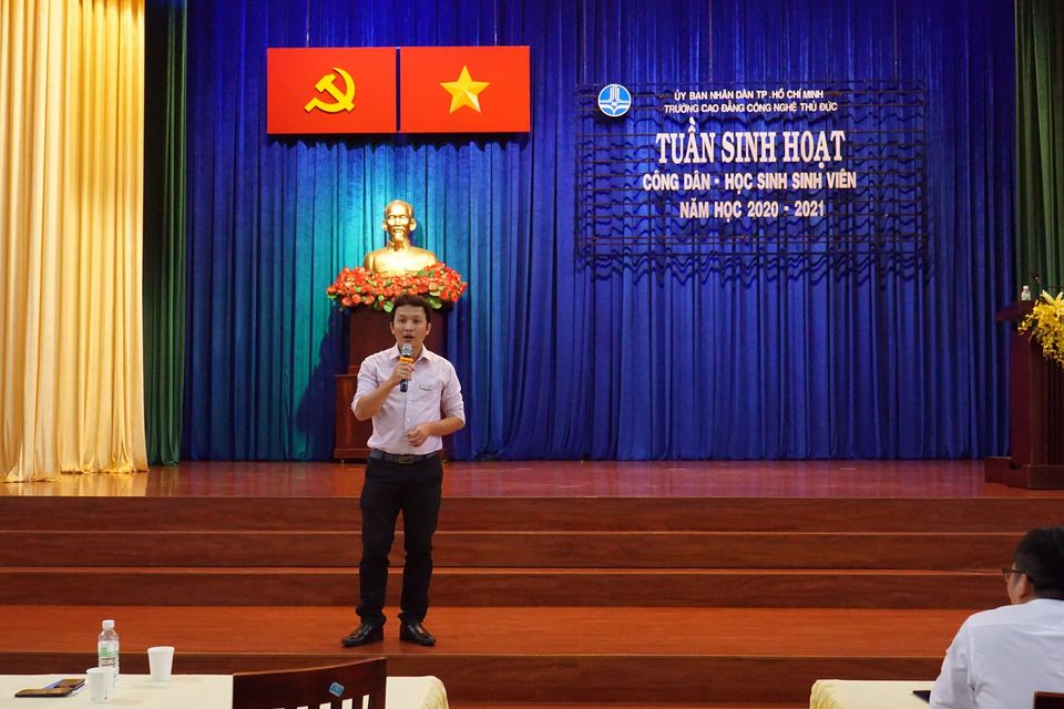 Ông Nguyễn Quốc Huy - Giám đốc Công ty TEL4VN chia sẻ về ngành Truyền thông & Mạng máy tính.