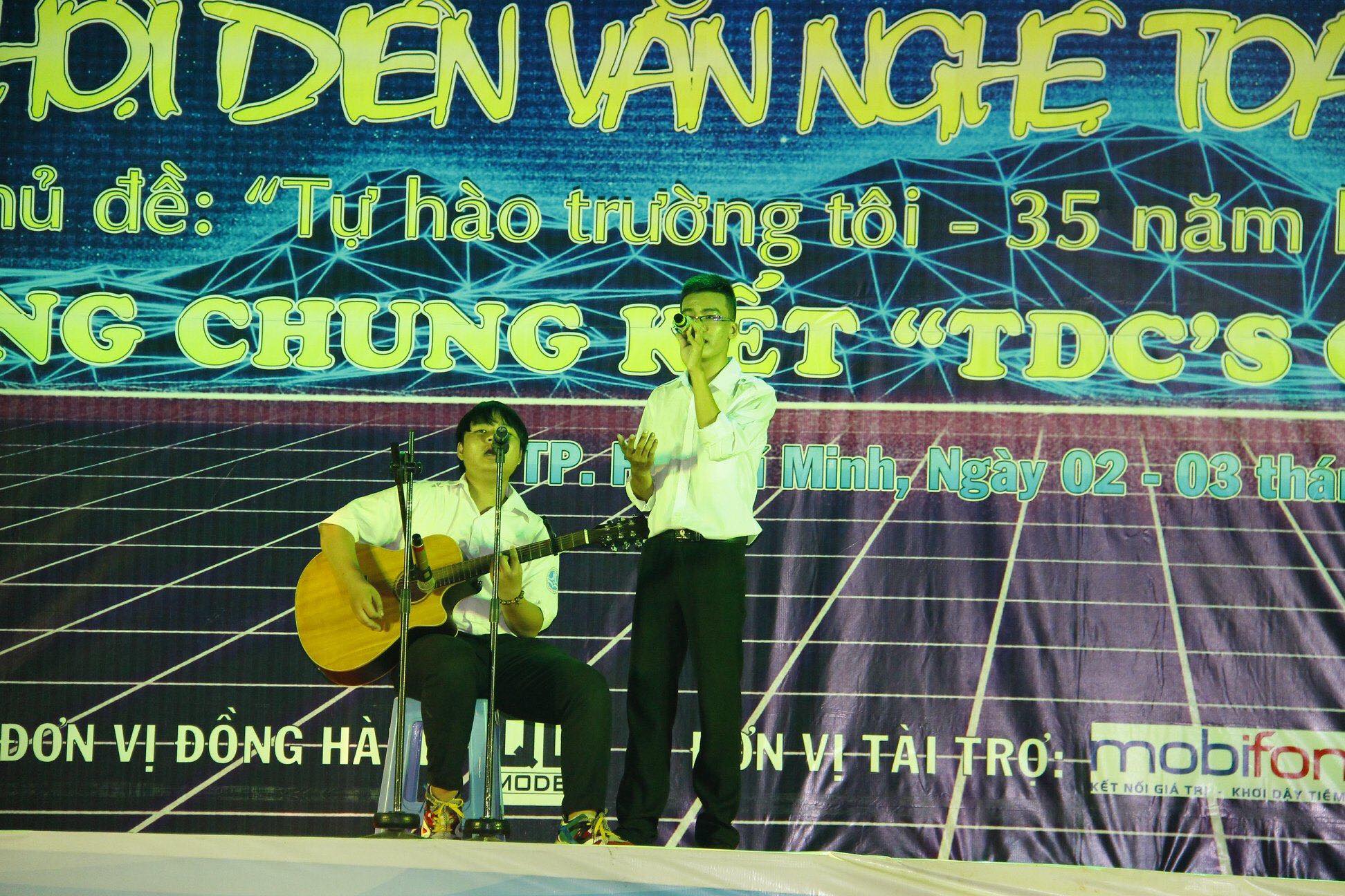 Tiết mục hát Mẹ Yêu đến từ Phong Nhã và Ngọc Trọng  Đội Văn Nghệ FIT-TDC