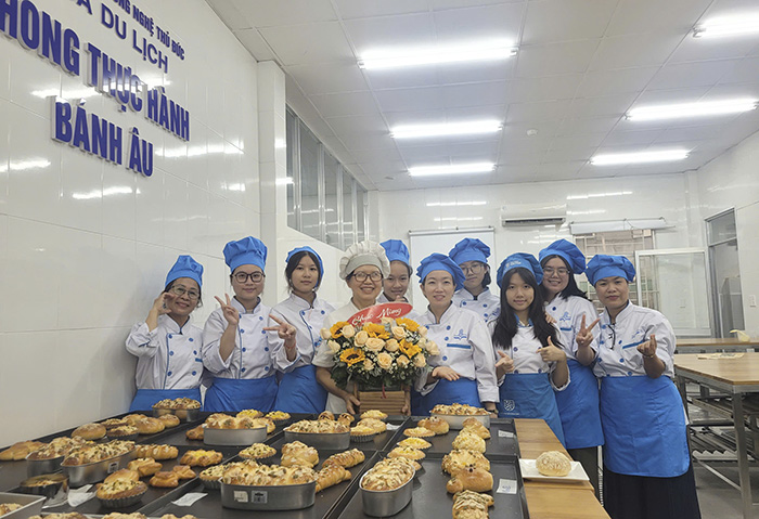 Lớp bánh mì mềm do Trung tâm Công nghệ số – Đào tạo TDC tổ chức thu hút nhiều học viên